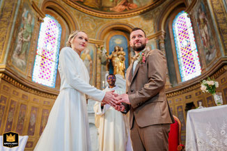 Cette photo représente un couple lors de leur mariage à l'église de Lafrancaise dans le Tarn-Garonne