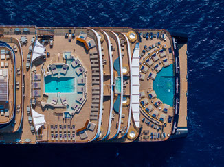 Kreuzfahrtschiff Explora 1 an Küste