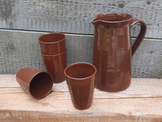 Krug mit 4 Bechern in kastanienbraun