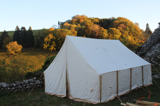 Mittelalterzelt in einem Klassenlager zum Thema Mittelalter - eine Zeitreise für Schulklassen auch als Zeltlager