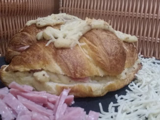 Croissant au jambon