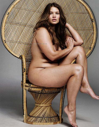 Das Model Tyra Lynn zeigt sich so wie sie gebaut ist. Bei dem Menschen mit weniger Sinn fürs weibliche, würde diese als übergewichtig gelten. Doch die Weiber haben von ihrer Natur aus mehr Fettanteile am Körper.
