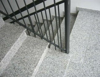 Granittreppe Innen gerade