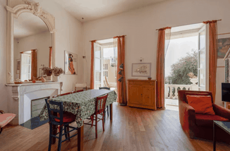 interno di una casa salotto