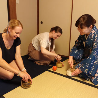 #tea #ceremony #kyoto #ikebana #calligraphy #class #workshop #tour #guide #thingtodo #kimono #geisha #samurai #ninja #flower #garden #experience #culture #travel #hotel #guesthouse #accommodation #sake #food #restaurant #craft #art #townhouse #history