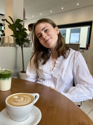 Katharina bei einer Kaffeepause