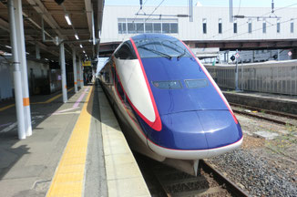 山形新幹線(米沢駅にて)