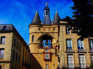 am ehemaligen Stadttor - die grosse Cloche