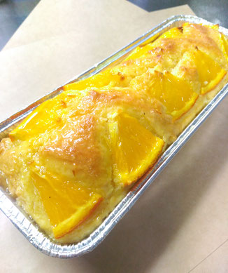 理想(成城石井のオレンジケーキ)に近づけようとアルミケースで焼いてみました。