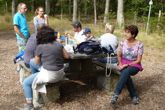 Erste Pause an der Grillhütte oberhalb der Neuen Weinberge.