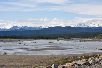 Aussicht über den Kluane Nationalpark auf der Mietwagenreise durch den Yukon