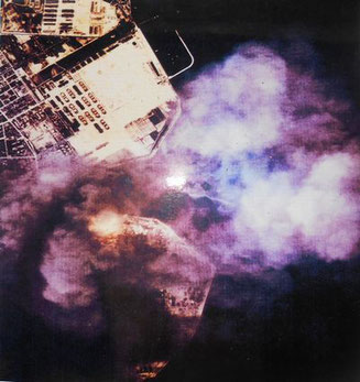 空襲で炎上する岩国陸軍燃料廠