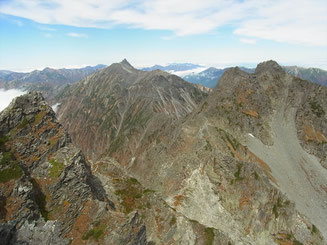 涸沢岳山頂からキレット、北穂高岳、槍ケ岳