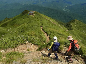 駒の小屋を目指して下山開始