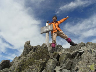 涸沢岳山頂(3,110m)にて ハイ、ポーズ