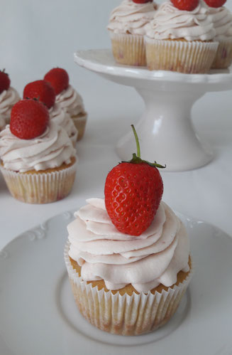 Erdbeeren Strawberry Cupcakes Muffins Frosting Torten Kuchen Hinwil