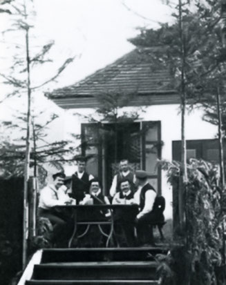 Mörsbergeigarten mit Salettle (1907)