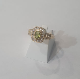 Bague Or jaune 750 avec Peridot et diamants