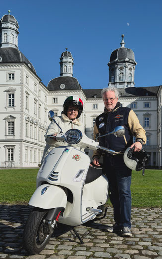 Monika & Bernd Vespa GTS 300
