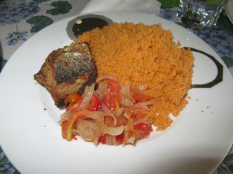 Und das erste Foto vom Essen, da mich so viele danach gefragt haben.. Couscous mit Fisch / Evo i slika od jela, da vidite sta je tradicijonalno u Beninu- Kuskus sa ribom