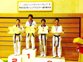 高校生男子-55kg級　3位　廣田翔栄選手(右)　