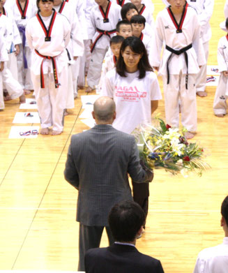 世界選手権優勝の濱田真由選手に花束贈呈♪