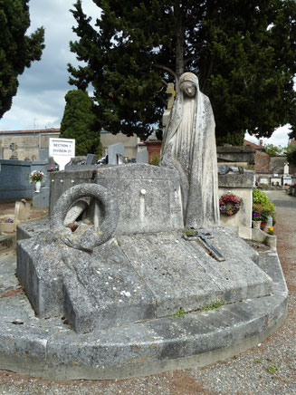 La tombe familiale au cimetière Saint-Cyprien