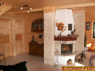 Blockbohlenhaus mit Kaminofen - Massivholzhaus - Holzhaus bauen