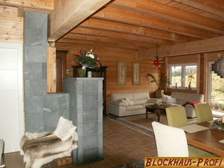 Modernes Holzhaus in Blockbauweise mit Komfort - Specksteinofen im Blockhaus - Blockhäuser von A bis Z mit Planung und Montage