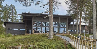 Blockhaus in massiver Blockbauweise am See