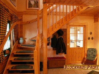 Geschosstreppe im Wohnblockhaus