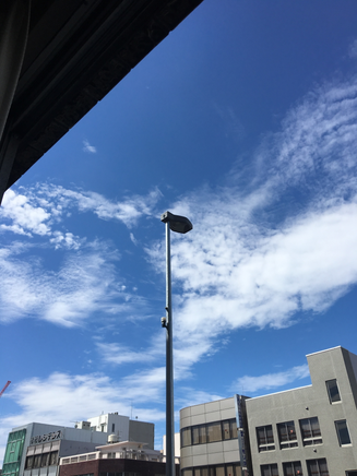 スタジオから見た青空。空が高くて気持ちいい!!