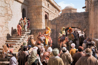 Les rois mages arrivent à Jérusalem.