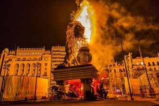 バレンシアの火祭り ファジャス Fallas De Valencia ヨーロッパ語のeurolingual バレンシアの火祭り ファジャス Fallas De Valencia ヨーロッパ語のeurolingual
