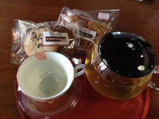 黄金桂という中国茶です。手作りお菓子もあります。