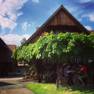 Typisch weststeirisch. Buschenschank Lazarus
