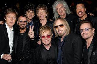 Einige international erfolgreiche Interpreten (Mega Stars) aus den Genres Rock und Pop. Vorne, von links: Elton John, Tom Petty, Bono (U2), hinten von links: Paul McCartney, Ringo Star, Ron Wood, Mick Jagger (Stones), Bryan May (Queen), Lionel Richy.