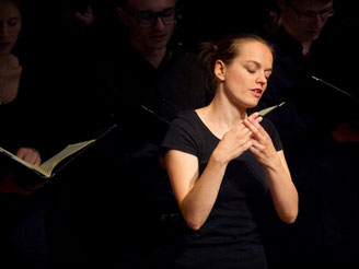 Julia Schulenburg gebärdet Chormusik für Hörgeschädigte. Die erste Walpurgisnacht (F. Mendelssohn Bartholdy)