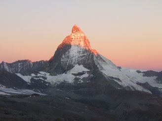El Matterhorn en el sol matinal