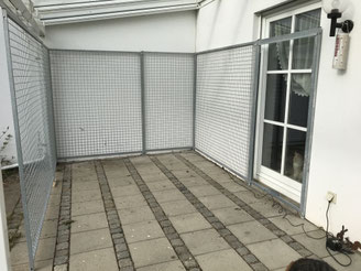 Bau eines Katzengeheges mit Hundezwingerelementen