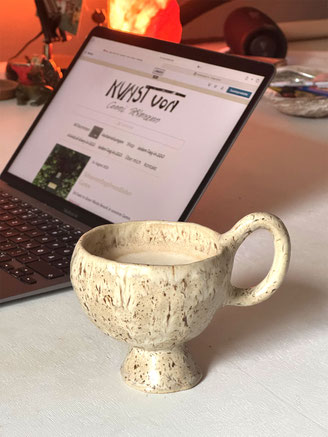 Getöpferte Tasse