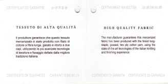 Il produttore garantisce che questo tessuto è stato prodotto con filato di cotone a fibra lunga, gasato e ritorto a due capi, utilizzando le più avanzate tecnologie di tessitura e fissaggio dettate dalla migliore tradizione italiana.
