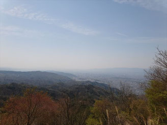 比叡山からの京都の街を望みます。良い天気なんで一服したかったんですが。