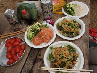 例によってお刺身、大好評、すぐになくなる
