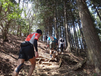 横高山への急登。思い出すだけで息が上がりそう…。