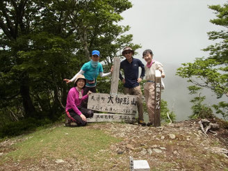大御影山(950.1m)山頂で