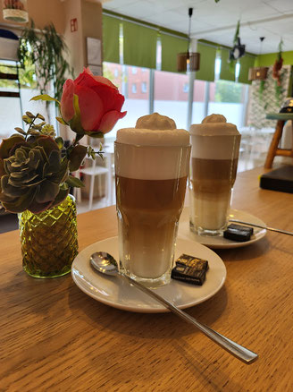 Unser leckerer Kaffee - Frisch von der Kaffeemaschine! 