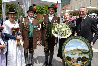 v. r. n. l.: SKH Herzog Max, IKH Herzogin Elisabeth, Hauptm. Flori Baier, Leutn. Wolfgang Baier, Marketenderin