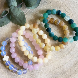 Perles de Jade, nacre, quartz rose, pierre de lune, sodalite, labradorite, amazonite, malachite, lapis lazuli montées en bracelet pour femme ou homme sur élastique