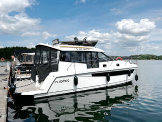 Hausboot AM 780 PLUS | 4+2 Kojen, 2 Schlafkabinen | ohne Führerschein